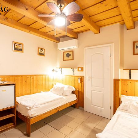 Bed and Breakfast Vadvirag Vendeglo Es Fogado Tatabánya Exterior foto