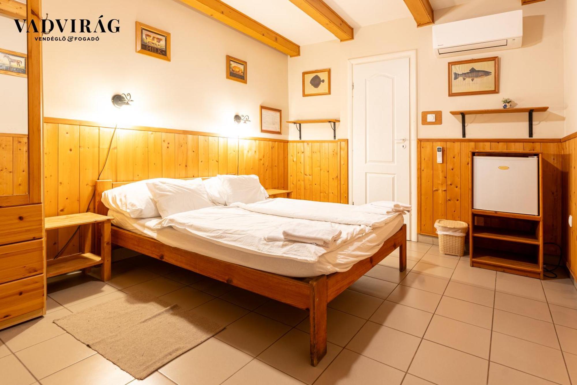 Bed and Breakfast Vadvirag Vendeglo Es Fogado Tatabánya Exterior foto